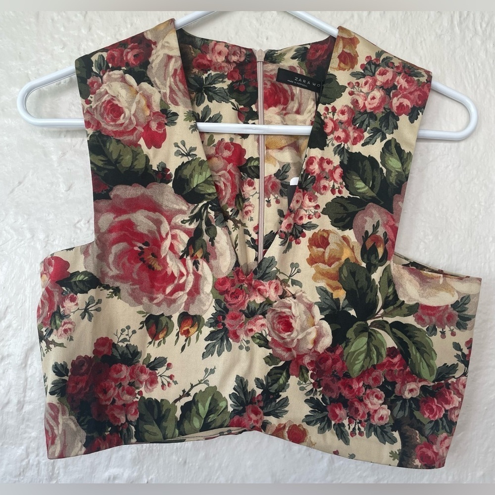 NWT Zara v-neck crop top, cream/green/pink brocade floral design, zip back; XS